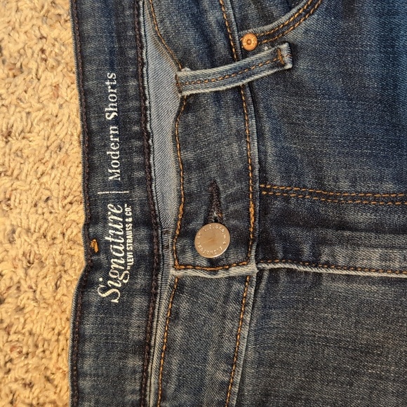 Classic Levi’s Strauss At the Waist Cutoff Modern Jean Shorts - Picture 6 of 11